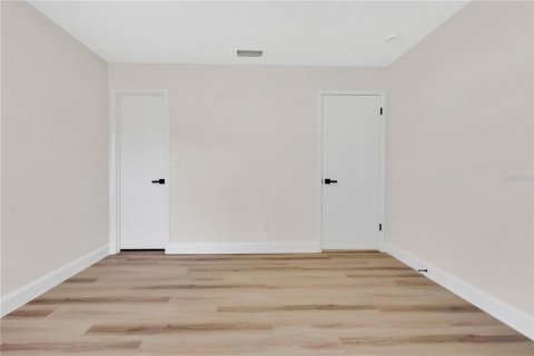 House in Lakeland, Florida 4 bedrooms, 206.8 sq.m. № 2400323 - photo 22