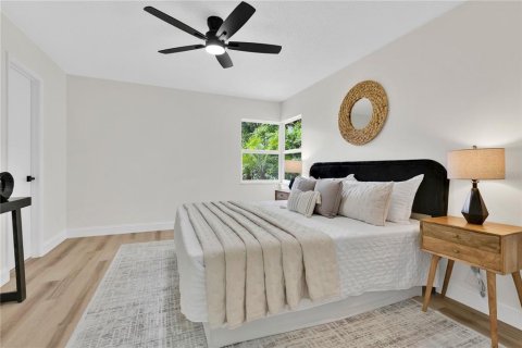 House in Lakeland, Florida 4 bedrooms, 206.8 sq.m. № 2400323 - photo 16
