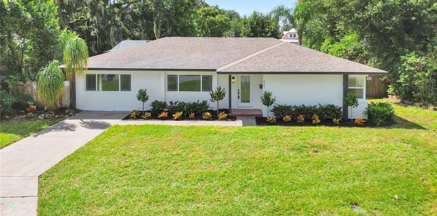House in Lakeland, Florida 4 bedrooms, 206.8 sq.m. № 2400323