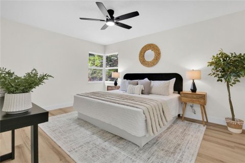 House in Lakeland, Florida 4 bedrooms, 206.8 sq.m. № 2400323 - photo 15