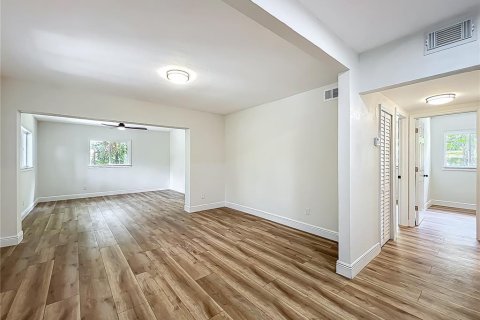 Casa en venta en Tampa, Florida, 4 dormitorios, 144 m2 № 1662073 - foto 15