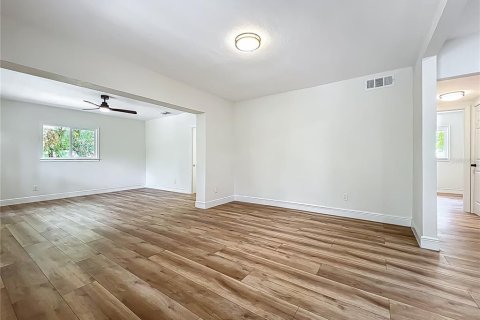 Casa en venta en Tampa, Florida, 4 dormitorios, 144 m2 № 1662073 - foto 16