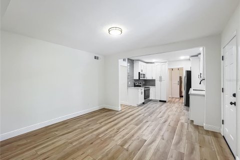 Casa en venta en Tampa, Florida, 4 dormitorios, 144 m2 № 1662073 - foto 18