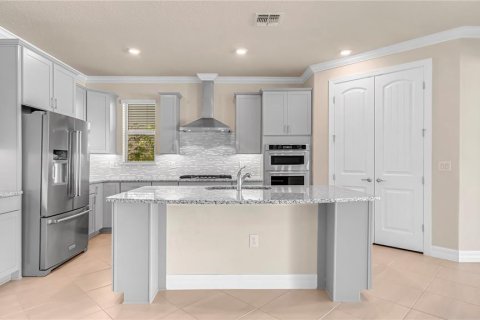 House in Orlando, Florida 6 bedrooms, 385.54 sq.m. № 2298145 - photo 5