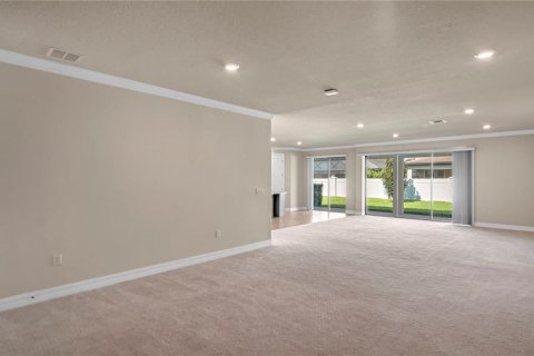 House in Orlando, Florida 6 bedrooms, 385.54 sq.m. № 2298145 - photo 15