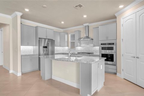 House in Orlando, Florida 6 bedrooms, 385.54 sq.m. № 2298145 - photo 6