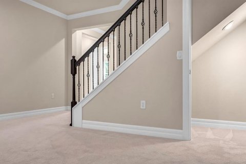 House in Orlando, Florida 6 bedrooms, 385.54 sq.m. № 2298145 - photo 3