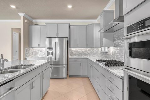 House in Orlando, Florida 6 bedrooms, 385.54 sq.m. № 2298145 - photo 7