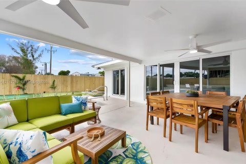 Villa ou maison à vendre à West Palm Beach, Floride: 6 chambres, 257.06 m2 № 2432501 - photo 8