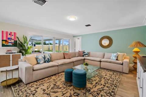 Villa ou maison à vendre à West Palm Beach, Floride: 6 chambres, 257.06 m2 № 2432501 - photo 16