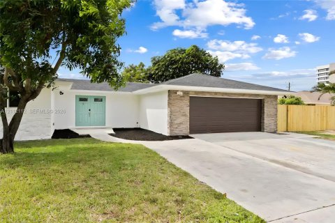 Villa ou maison à West Palm Beach, Floride 6 chambres, 257.06 m2 № 2432501