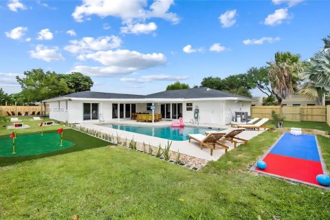 Villa ou maison à vendre à West Palm Beach, Floride: 6 chambres, 257.06 m2 № 2432501 - photo 2