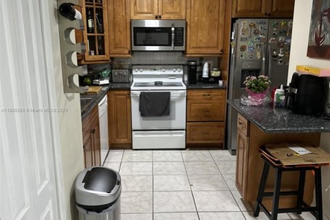 Copropriété à louer à Miami, Floride: 2 chambres, 105.07 m2 № 1941082 - photo 2