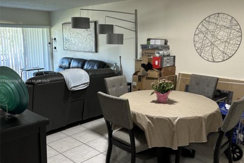 Copropriété à louer à Miami, Floride: 2 chambres, 105.07 m2 № 1941082 - photo 4