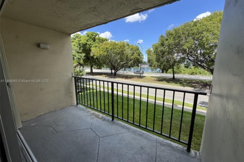 Copropriété à louer à Miami, Floride: 2 chambres, 105.07 m2 № 1941082 - photo 11