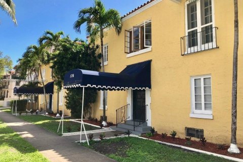 Studio in the Condo in Coral Gables, Florida  № 2030759