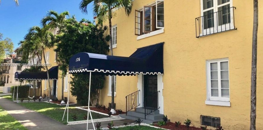 Studio in the Condo in Coral Gables, Florida № 2030759