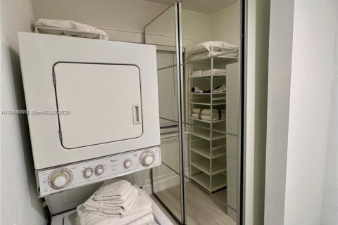 Condo in Coral Gables, Florida № 2030759 - photo 10