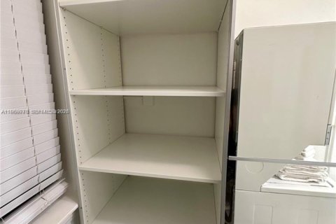 Condo in Coral Gables, Florida № 2030759 - photo 11