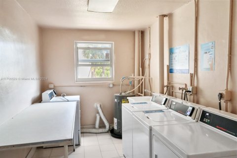 Купить кондоминиум в Халландейл-Бич, Флорида 1 спальня, 78.69м2, № 1459436 - фото 26