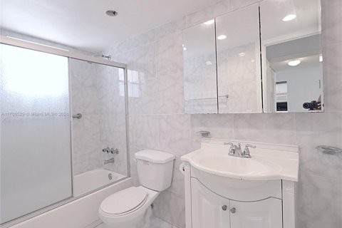 Купить кондоминиум в Халландейл-Бич, Флорида 1 спальня, 78.69м2, № 1459436 - фото 14