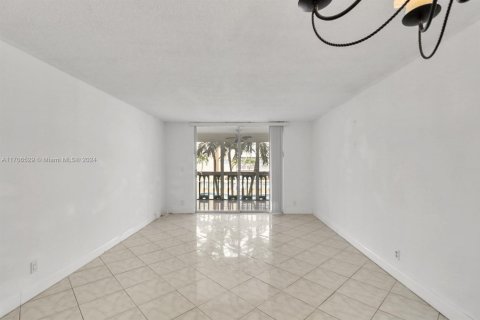 Купить кондоминиум в Халландейл-Бич, Флорида 1 спальня, 78.69м2, № 1459436 - фото 18