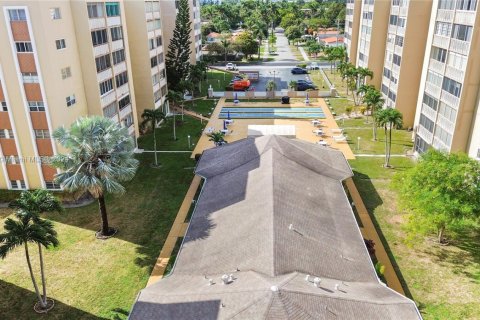 Купить кондоминиум в Халландейл-Бич, Флорида 1 спальня, 78.69м2, № 1459436 - фото 29