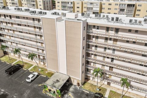 Купить кондоминиум в Халландейл-Бич, Флорида 1 спальня, 78.69м2, № 1459436 - фото 1