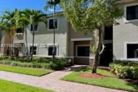 Townhouse in Cutler Bay, Florida 3 bedrooms, 140.75 sq.m. № 2002186