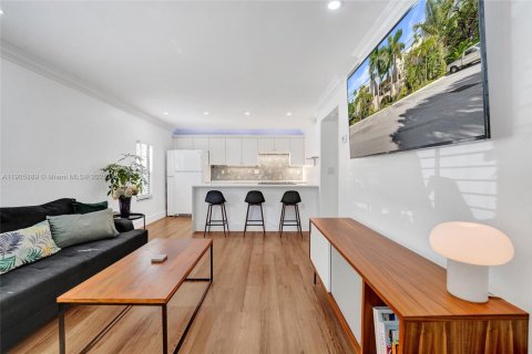 Condo in Wilton Manors, Florida, 2 bedrooms  № 1963743 - photo 6