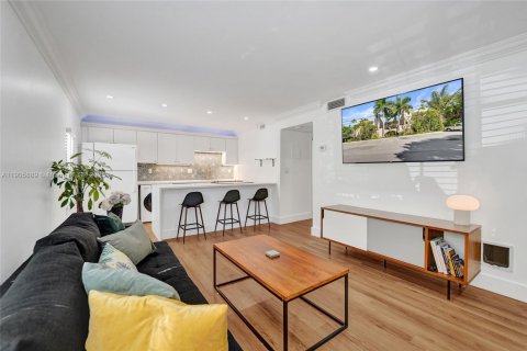 Condo in Wilton Manors, Florida, 2 bedrooms  № 1963743 - photo 5