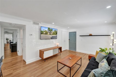 Condo in Wilton Manors, Florida, 2 bedrooms  № 1963743 - photo 14