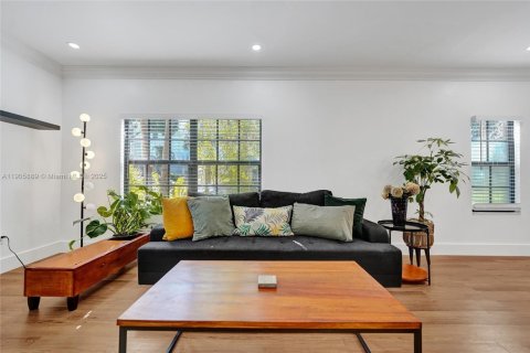 Condo in Wilton Manors, Florida, 2 bedrooms  № 1963743 - photo 8