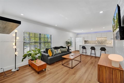 Condo in Wilton Manors, Florida, 2 bedrooms  № 1963743 - photo 2