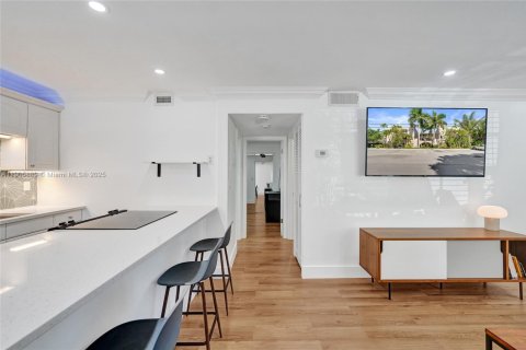 Condo in Wilton Manors, Florida, 2 bedrooms  № 1963743 - photo 15