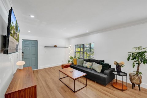 Condo in Wilton Manors, Florida, 2 bedrooms  № 1963743 - photo 9