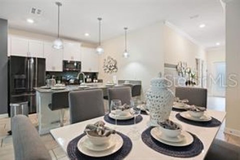 Townhouse in Davenport, Florida 5 bedrooms, 201.32 sq.m. № 2212822 - photo 6