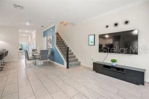 Townhouse in Davenport, Florida 5 bedrooms, 201.32 sq.m. № 2212822 - photo 11