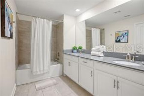 Townhouse in Davenport, Florida 5 bedrooms, 201.32 sq.m. № 2212822 - photo 14