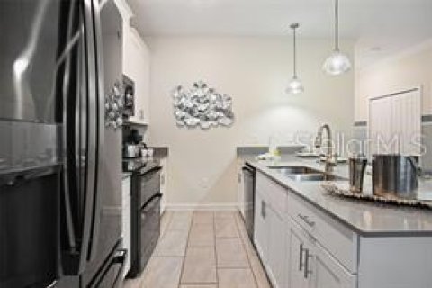 Townhouse in Davenport, Florida 5 bedrooms, 201.32 sq.m. № 2212822 - photo 8