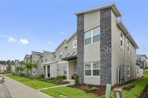 Townhouse in Davenport, Florida 5 bedrooms, 201.32 sq.m. № 2212822 - photo 4