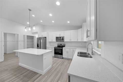 House in Ocala, Florida 3 bedrooms, 137.87 sq.m. № 1890609 - photo 15