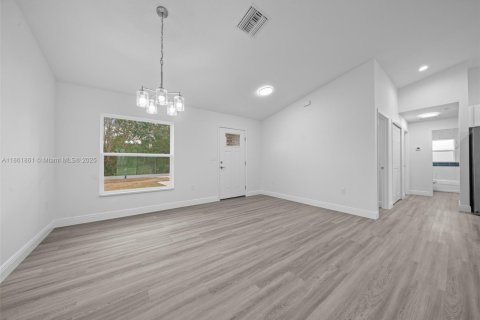 House in Ocala, Florida 3 bedrooms, 137.87 sq.m. № 1890609 - photo 12
