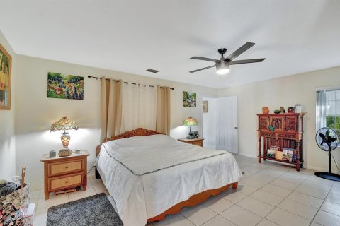 House in Loxahatchee Groves, Florida 3 bedrooms, 213.21 sq.m. № 2246072 - photo 18