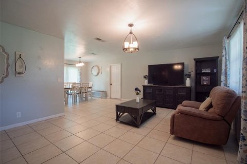 House in Live Oak, Florida 3 bedrooms, 141.95 sq.m. № 1906939 - photo 2