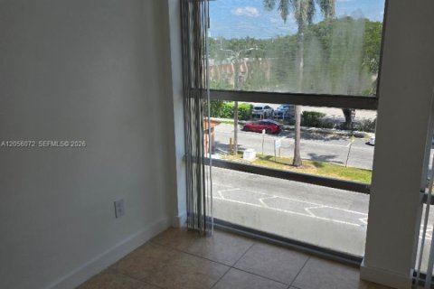 Copropriété à louer à Hallandale Beach, Floride: 2 chambres, 85.84 m2 № 2172845 - photo 9