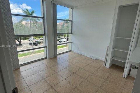 Copropriété à louer à Hallandale Beach, Floride: 2 chambres, 85.84 m2 № 2172845 - photo 8