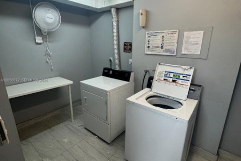 Copropriété à louer à Hallandale Beach, Floride: 2 chambres, 85.84 m2 № 2172845 - photo 17
