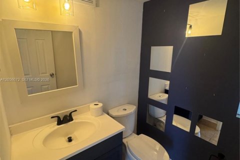 Copropriété à louer à Hallandale Beach, Floride: 2 chambres, 85.84 m2 № 2172845 - photo 12