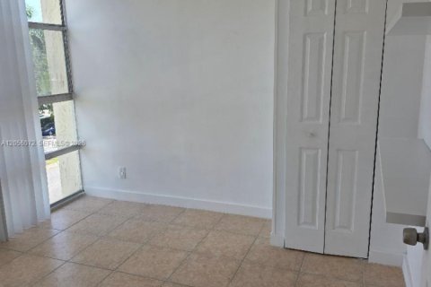 Copropriété à louer à Hallandale Beach, Floride: 2 chambres, 85.84 m2 № 2172845 - photo 10